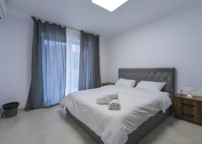 Center Luxury * ティラナ