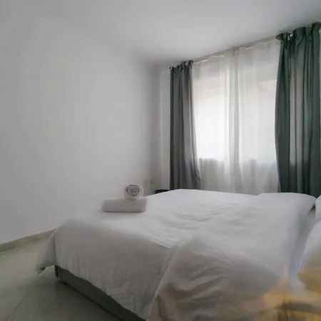 Δωμάτια σε οικογενειακή κατοικία Center Luxury