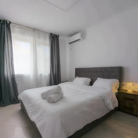 Center Luxury