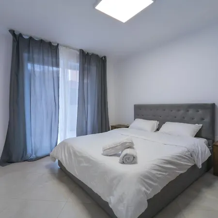 Center Luxury * تيرانا