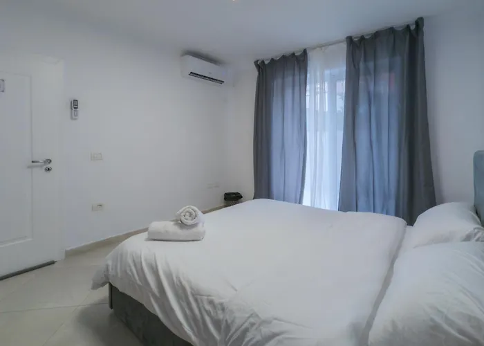 ホームステイ Center Luxury *