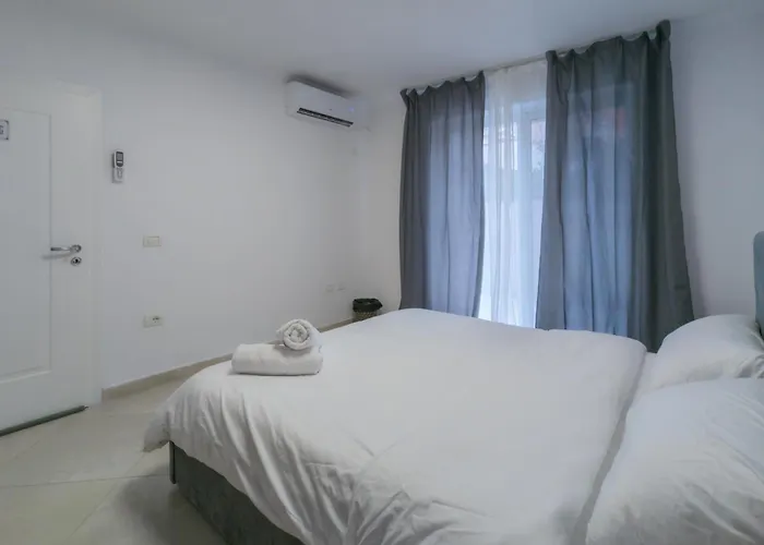 Center Luxury * ティラナ